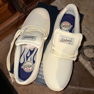 NWT GLOBE: M 9.5 MAHALO PLUS EGGSHELL DIP - Skate Sneaker